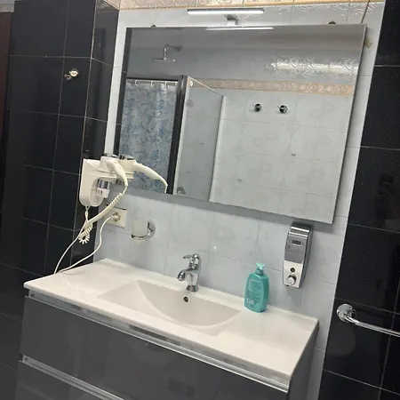 Ivanna Station Apartman