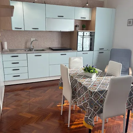 Ivanna Station Apartman