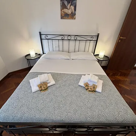 Ivanna Station Apartman *